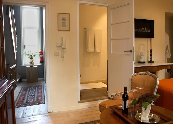 Two Rooms In Bruges